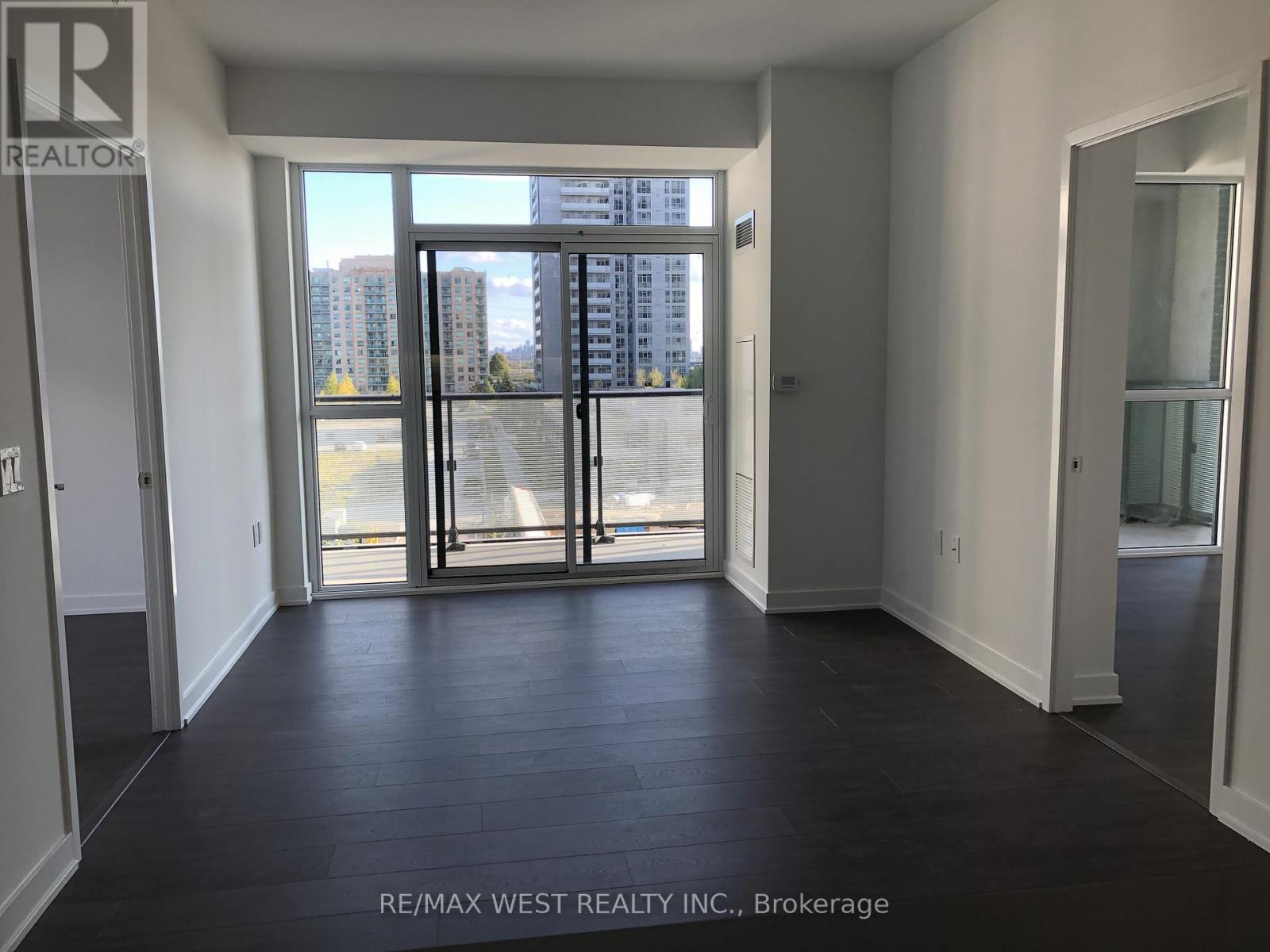 509 - 75 Oneida Crescent, Richmond Hill, Ontario  L4B 0H3 - Photo 2 - N12970346