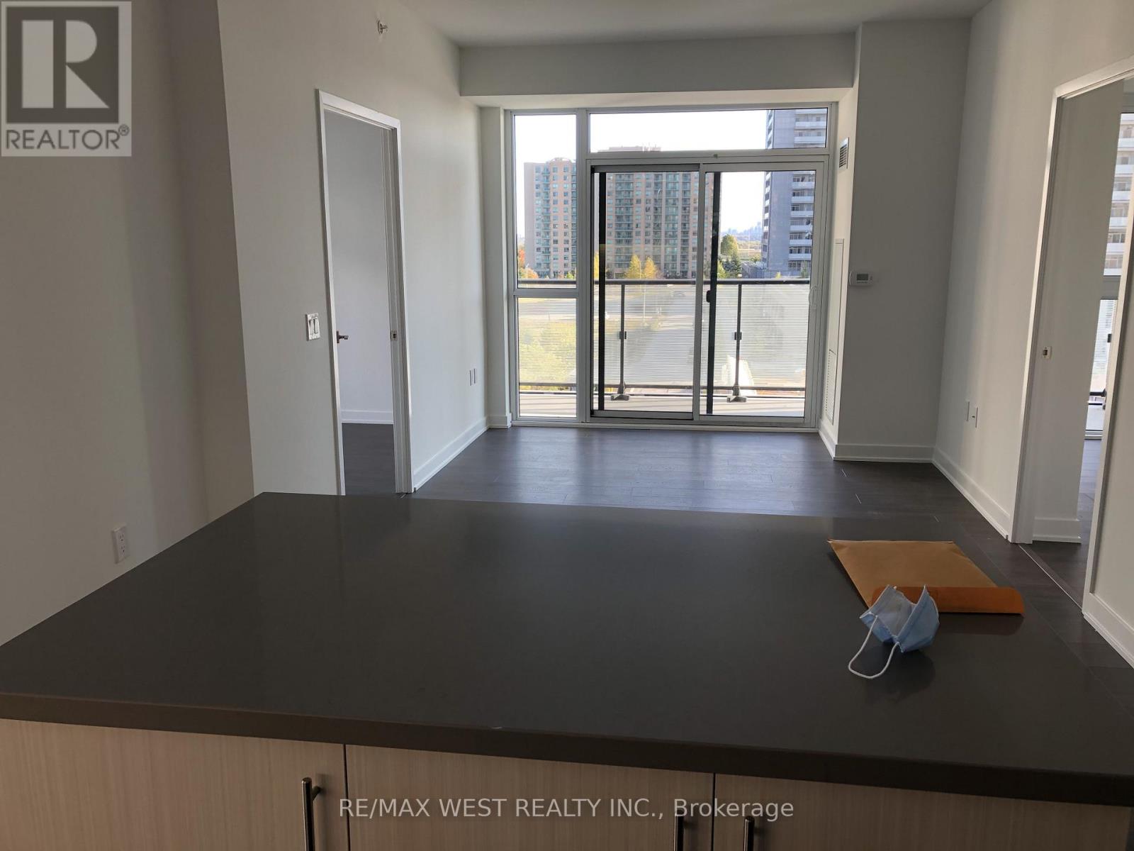 509 - 75 Oneida Crescent, Richmond Hill, Ontario  L4B 0H3 - Photo 3 - N12970346