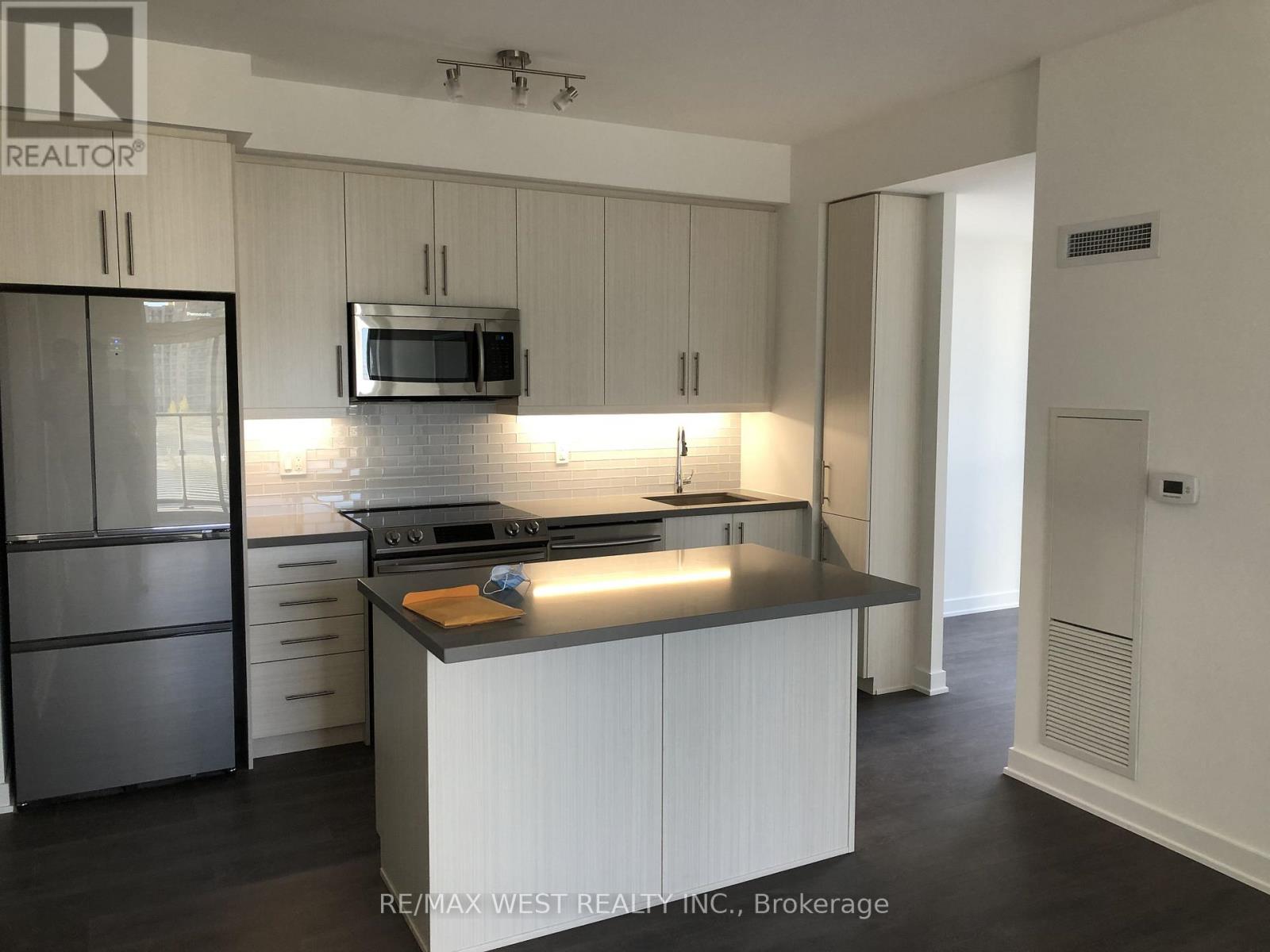 509 - 75 Oneida Crescent, Richmond Hill, Ontario  L4B 0H3 - Photo 5 - N12970346