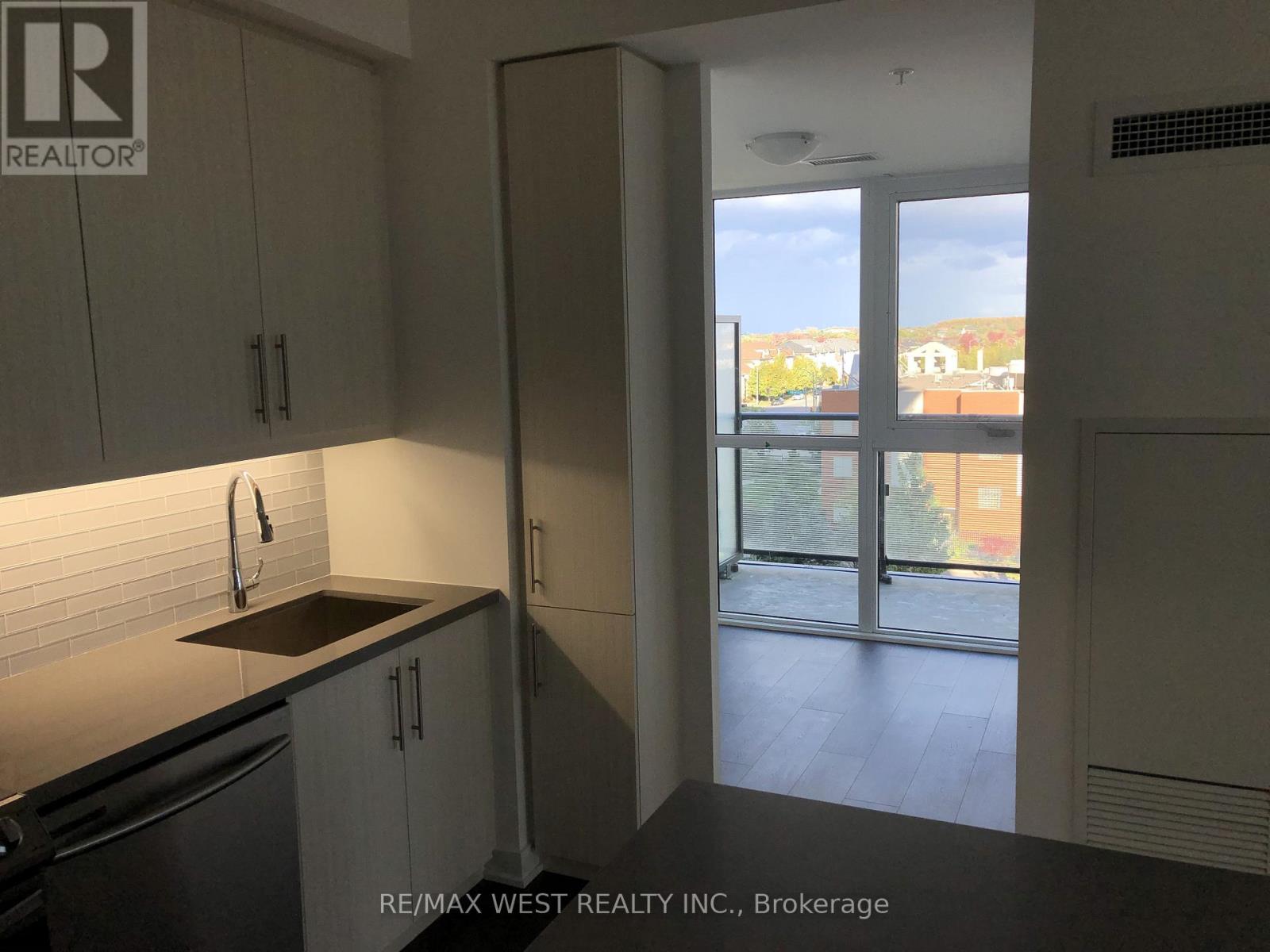 509 - 75 Oneida Crescent, Richmond Hill, Ontario  L4B 0H3 - Photo 6 - N12970346