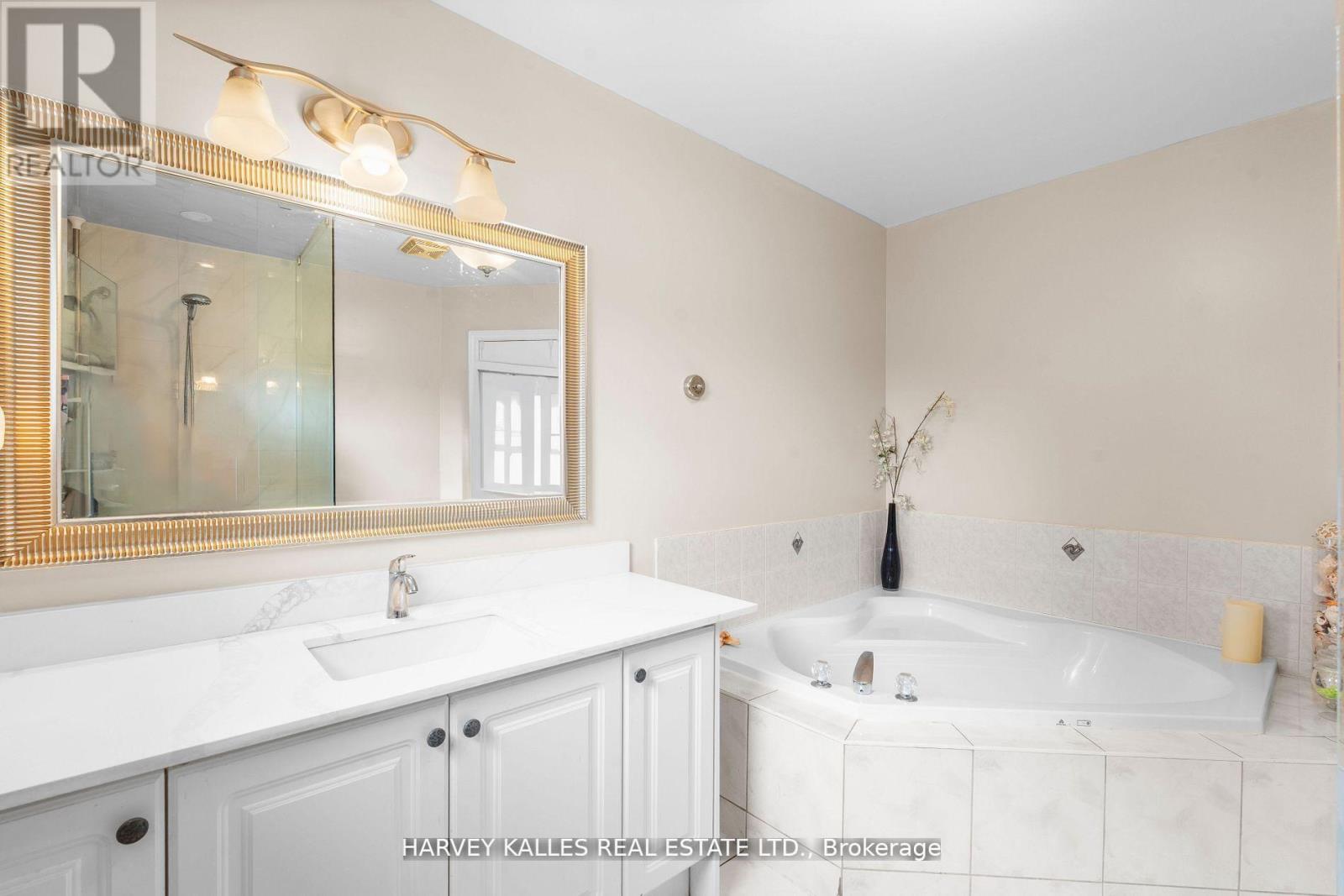 62 Kalmar Crescent, Richmond Hill, Ontario  L4E 3Z4 - Photo 32 - N12970354