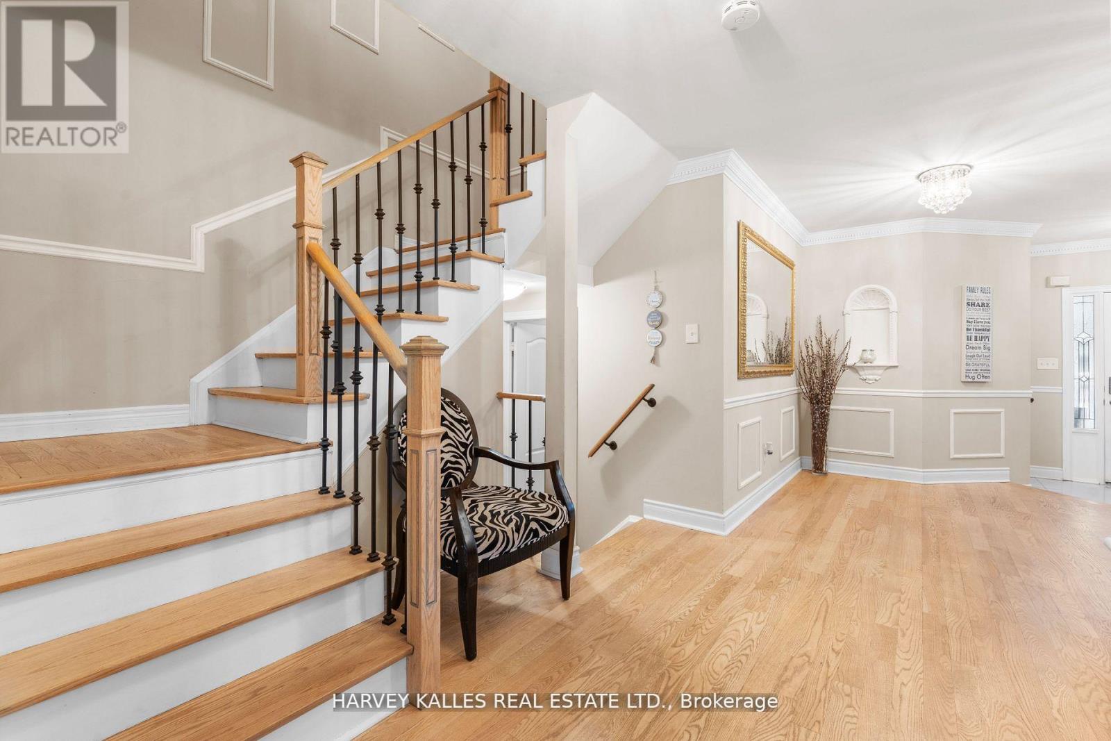 62 Kalmar Crescent, Richmond Hill, Ontario  L4E 3Z4 - Photo 4 - N12970354