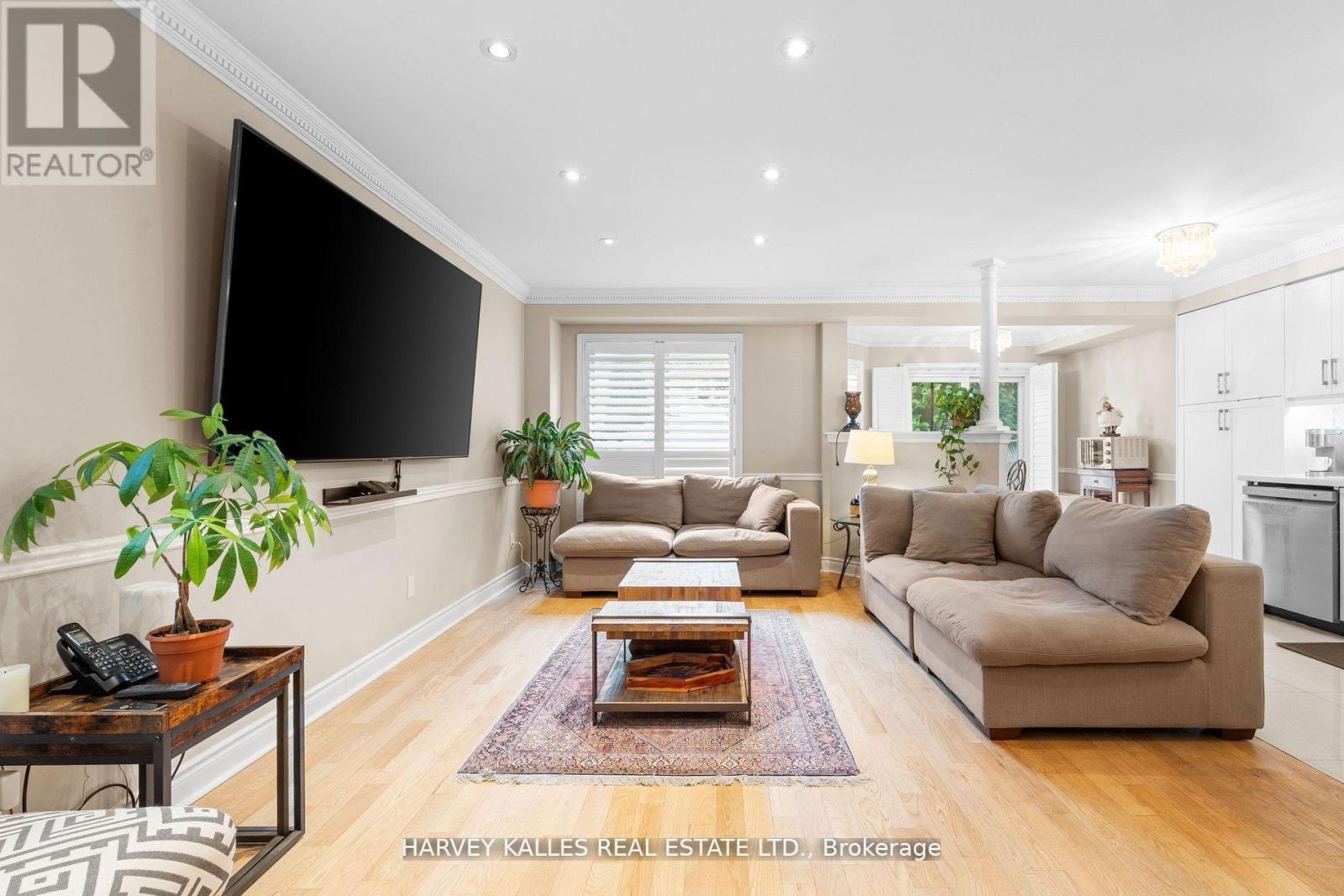 62 Kalmar Crescent, Richmond Hill, Ontario  L4E 3Z4 - Photo 6 - N12970354