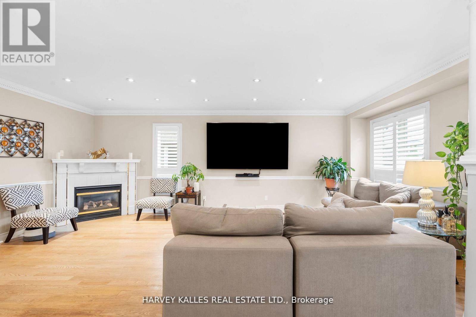 62 Kalmar Crescent, Richmond Hill, Ontario  L4E 3Z4 - Photo 8 - N12970354