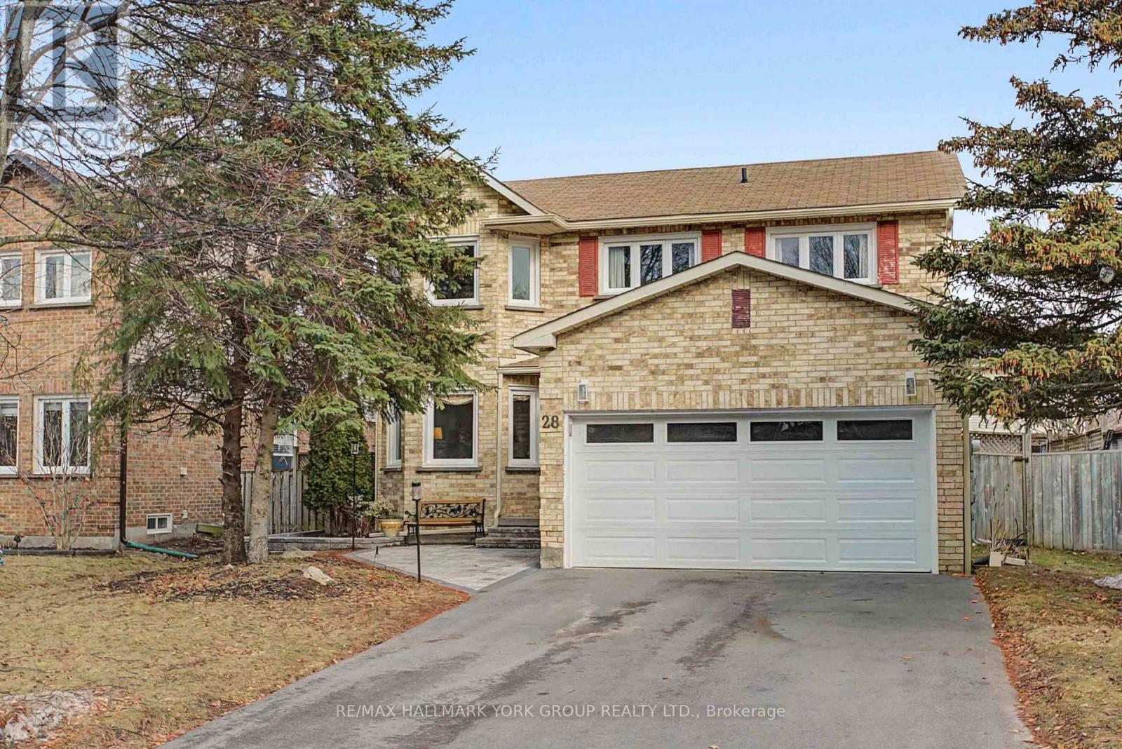 28 HOLLINGSHEAD DRIVE, Aurora, Ontario