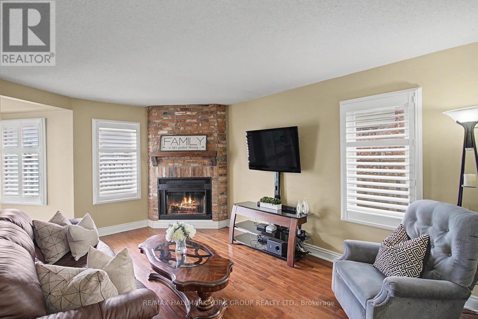 28 Hollingshead Drive, Aurora, Ontario  L4G 5J8 - Photo 12 - N12970422