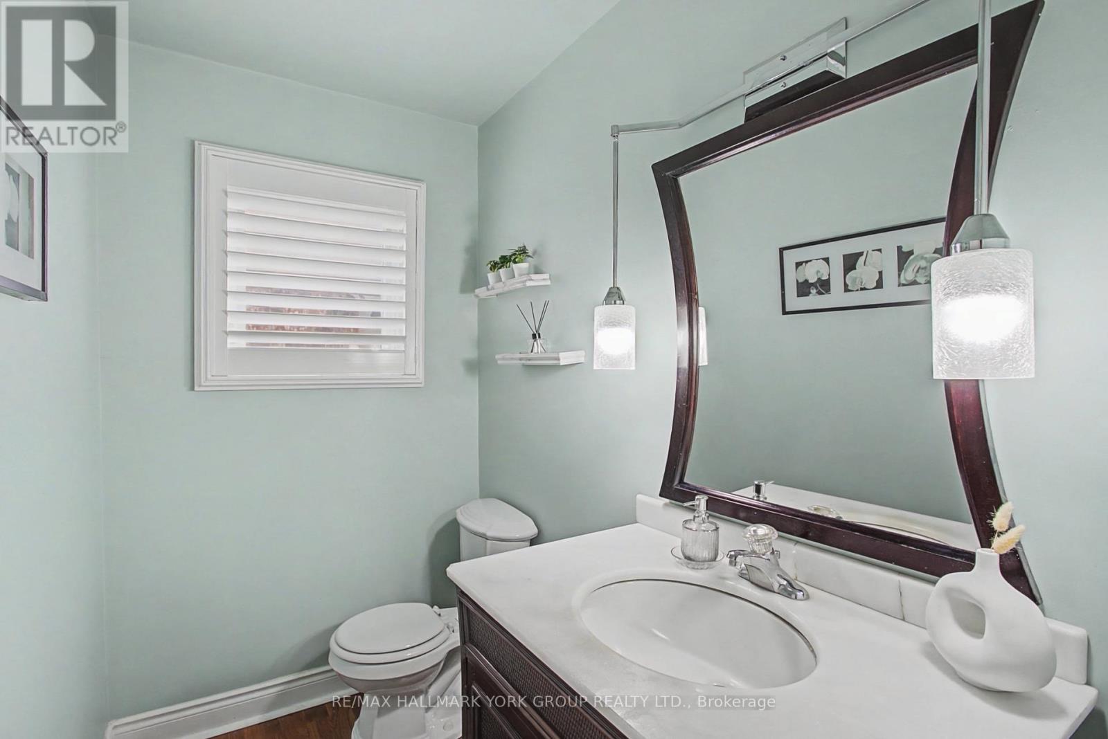 28 Hollingshead Drive, Aurora, Ontario  L4G 5J8 - Photo 13 - N12970422