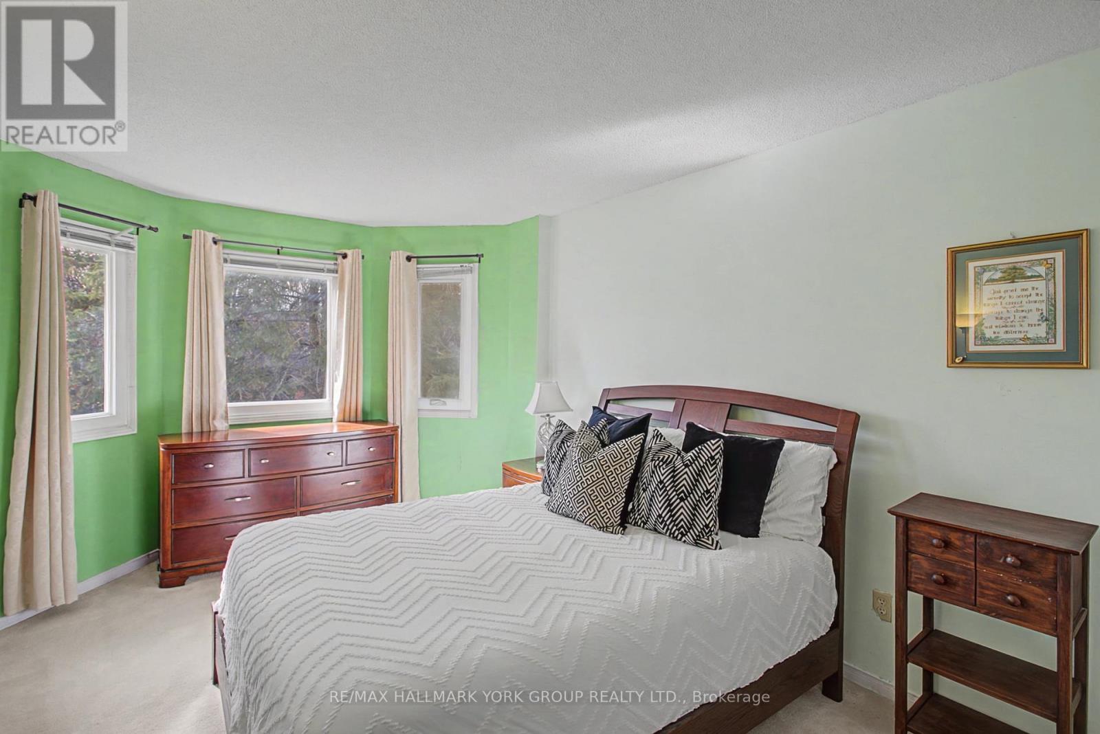 28 Hollingshead Drive, Aurora, Ontario  L4G 5J8 - Photo 14 - N12970422