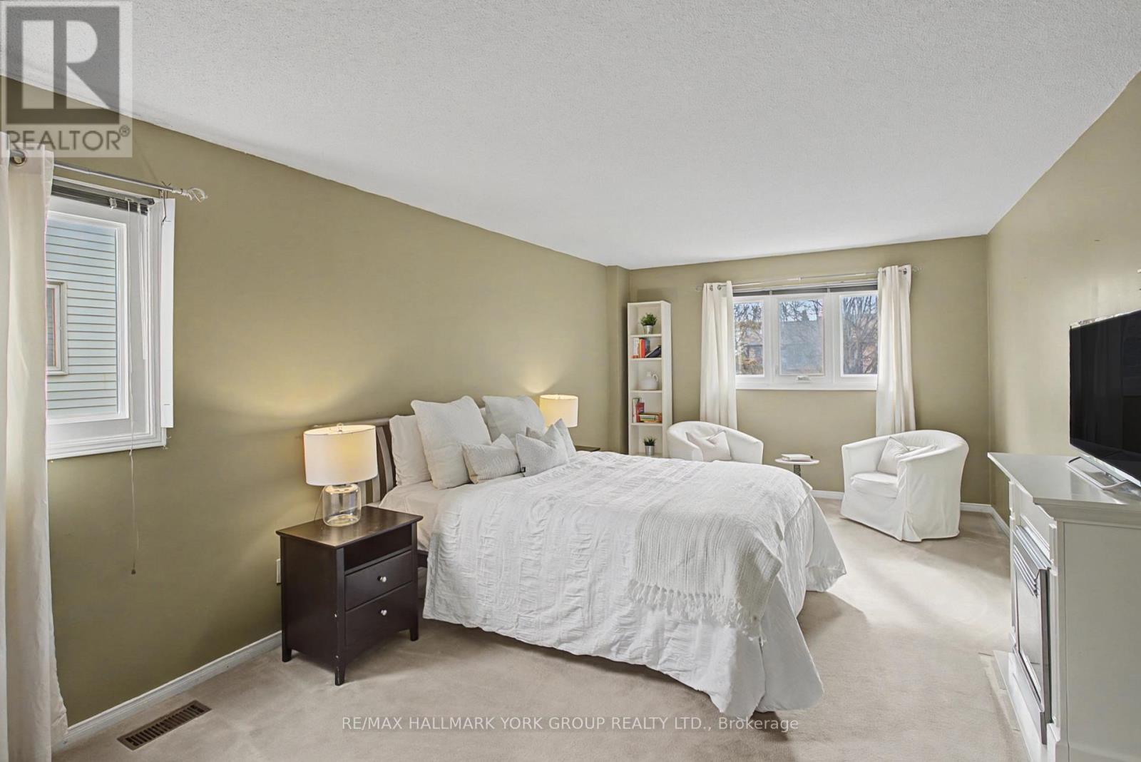 28 Hollingshead Drive, Aurora, Ontario  L4G 5J8 - Photo 17 - N12970422