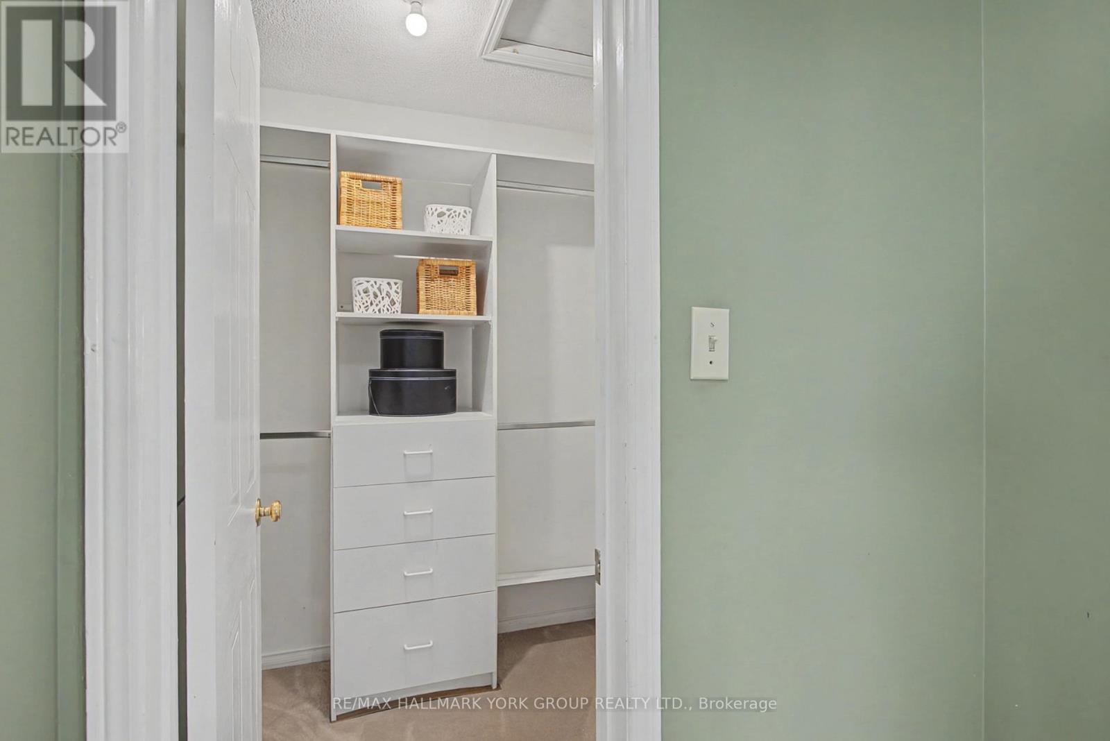 28 Hollingshead Drive, Aurora, Ontario  L4G 5J8 - Photo 19 - N12970422