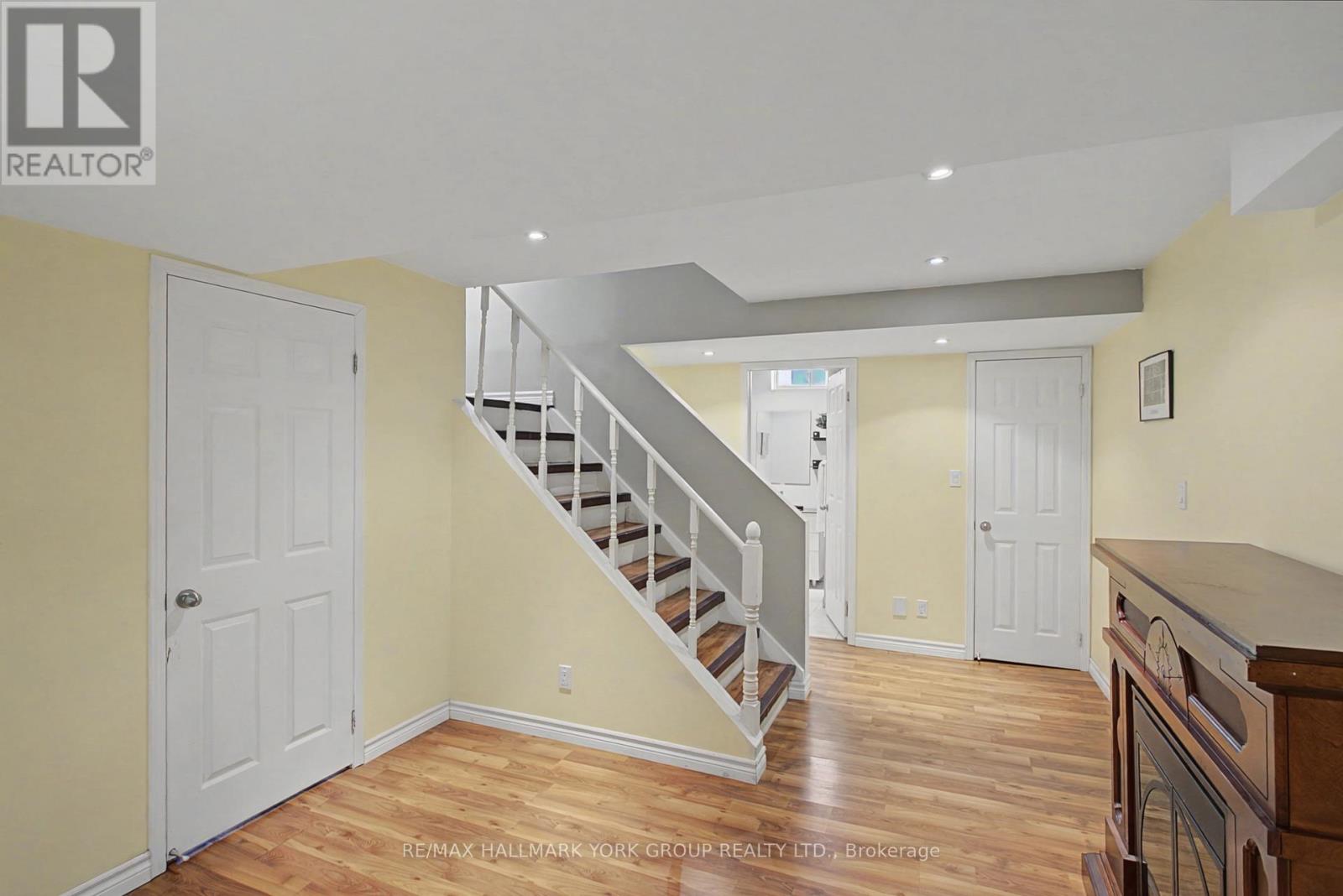 28 Hollingshead Drive, Aurora, Ontario  L4G 5J8 - Photo 24 - N12970422