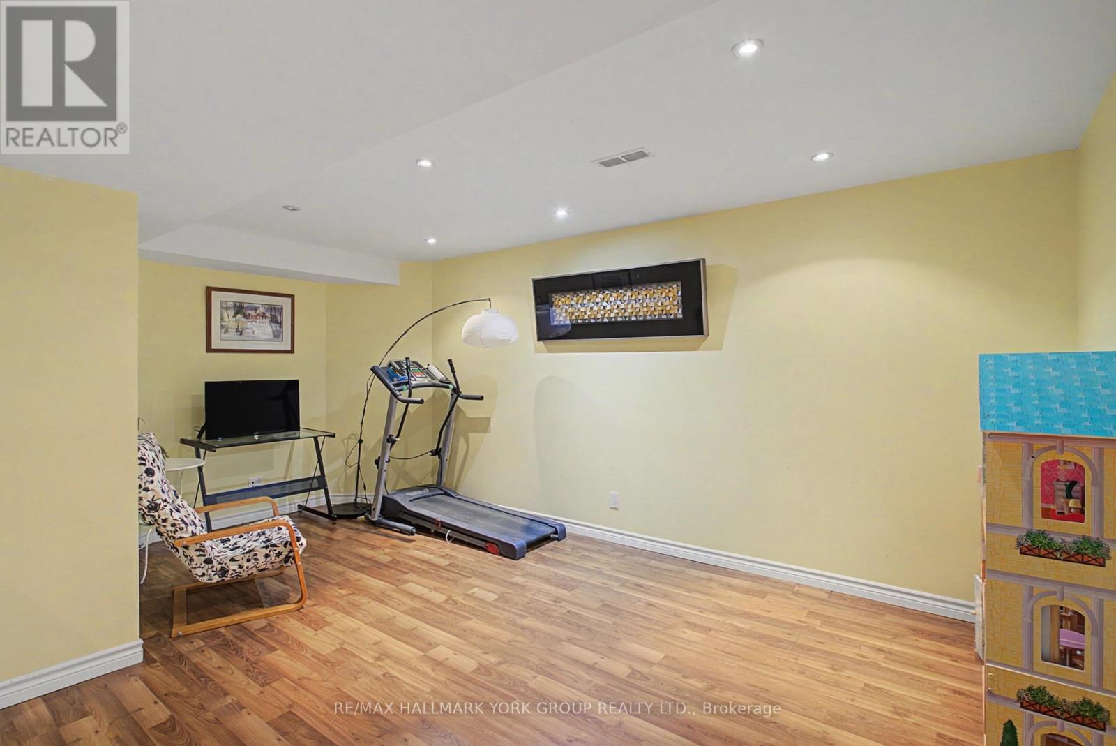 28 Hollingshead Drive, Aurora, Ontario  L4G 5J8 - Photo 26 - N12970422