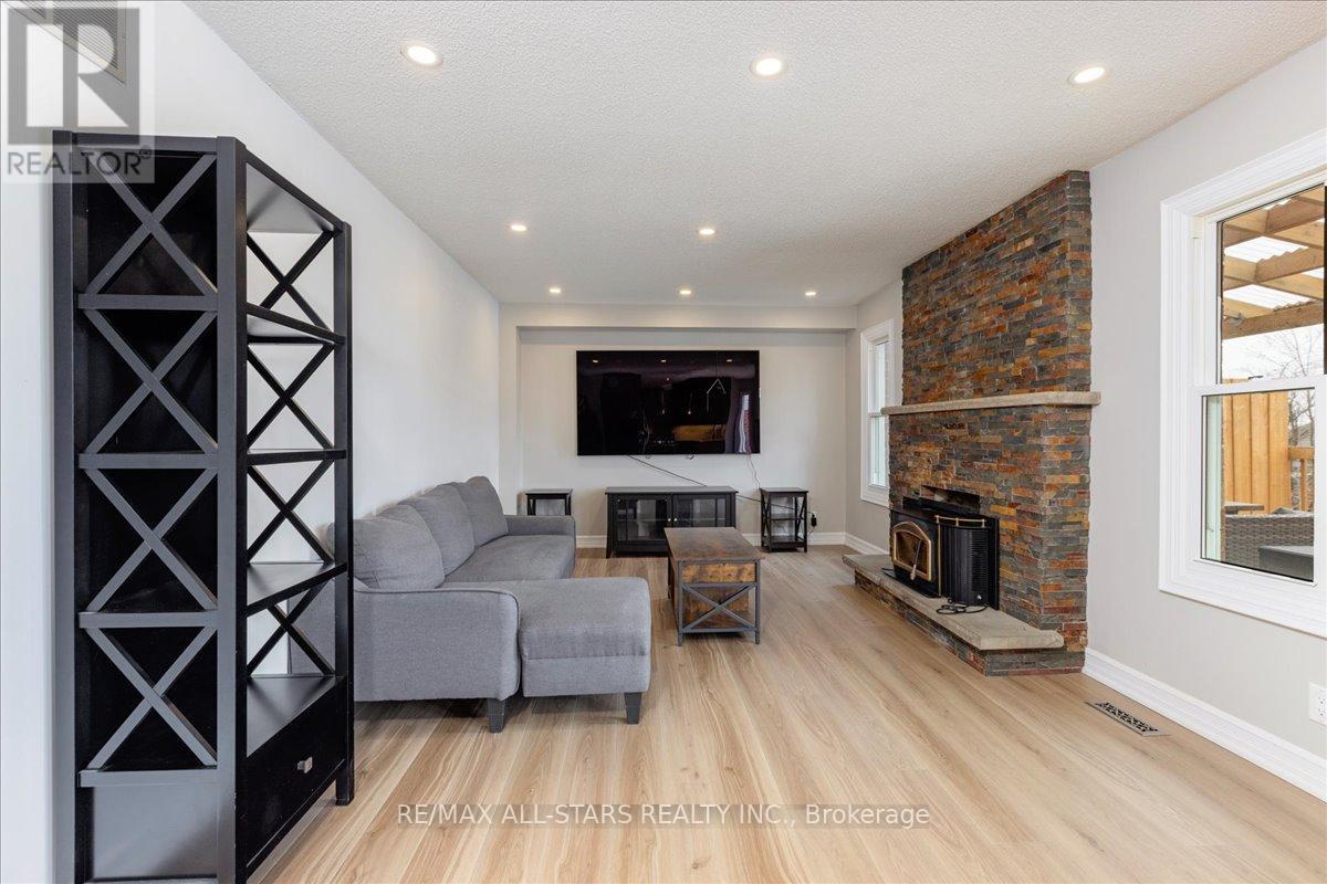 40 Chartwell Crescent, Georgina, Ontario  L4P 3N8 - Photo 12 - N12970540