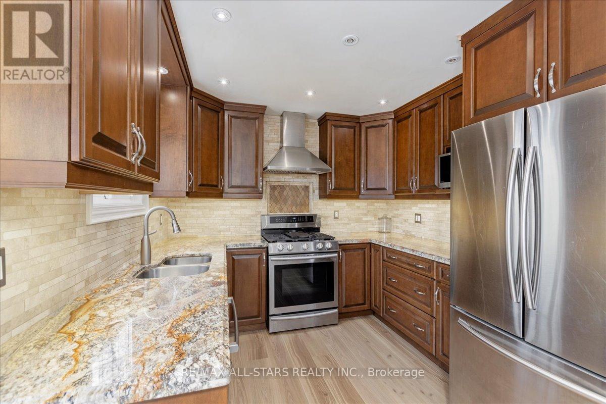 40 Chartwell Crescent, Georgina, Ontario  L4P 3N8 - Photo 14 - N12970540