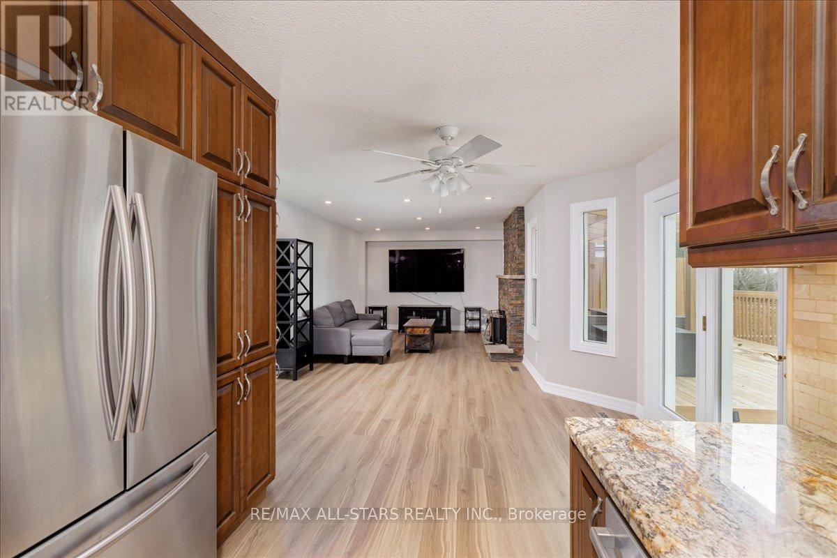 40 Chartwell Crescent, Georgina, Ontario  L4P 3N8 - Photo 15 - N12970540