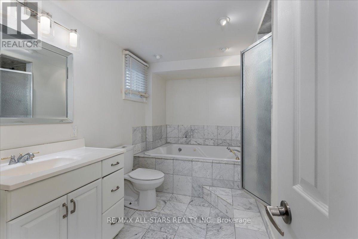 40 Chartwell Crescent, Georgina, Ontario  L4P 3N8 - Photo 19 - N12970540