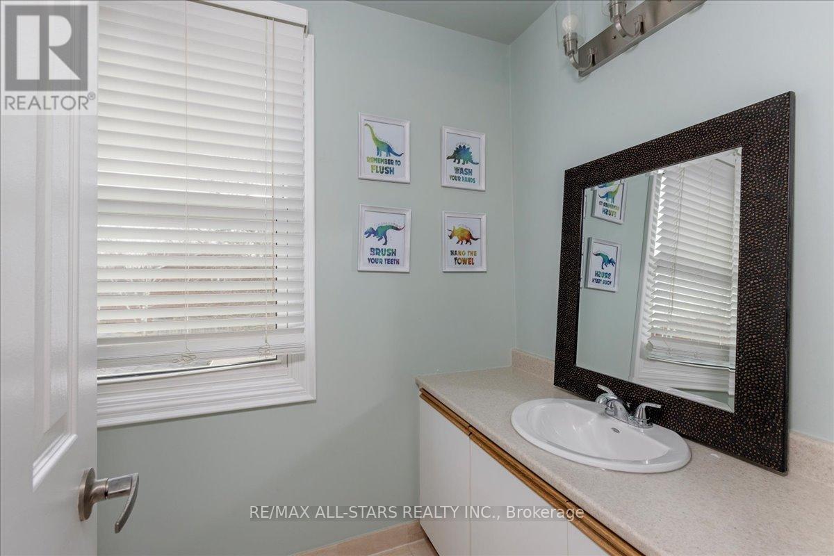 40 Chartwell Crescent, Georgina, Ontario  L4P 3N8 - Photo 20 - N12970540