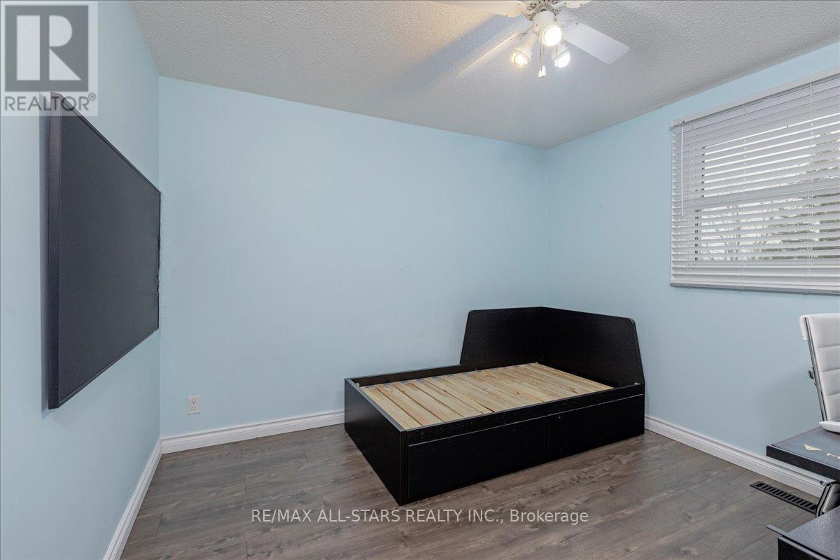 40 Chartwell Crescent, Georgina, Ontario  L4P 3N8 - Photo 21 - N12970540