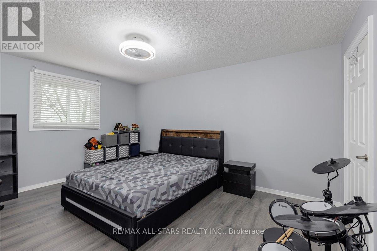 40 Chartwell Crescent, Georgina, Ontario  L4P 3N8 - Photo 22 - N12970540