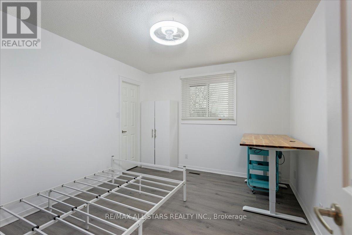 40 Chartwell Crescent, Georgina, Ontario  L4P 3N8 - Photo 23 - N12970540