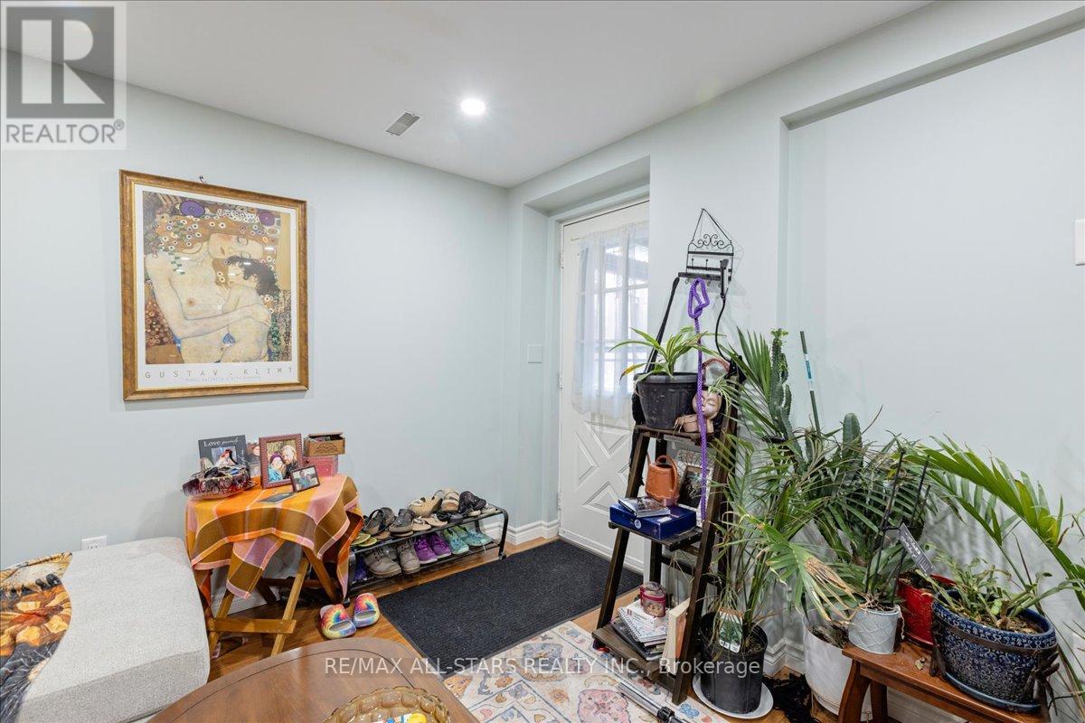 40 Chartwell Crescent, Georgina, Ontario  L4P 3N8 - Photo 26 - N12970540