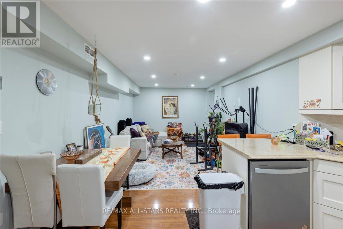 40 Chartwell Crescent, Georgina, Ontario  L4P 3N8 - Photo 29 - N12970540