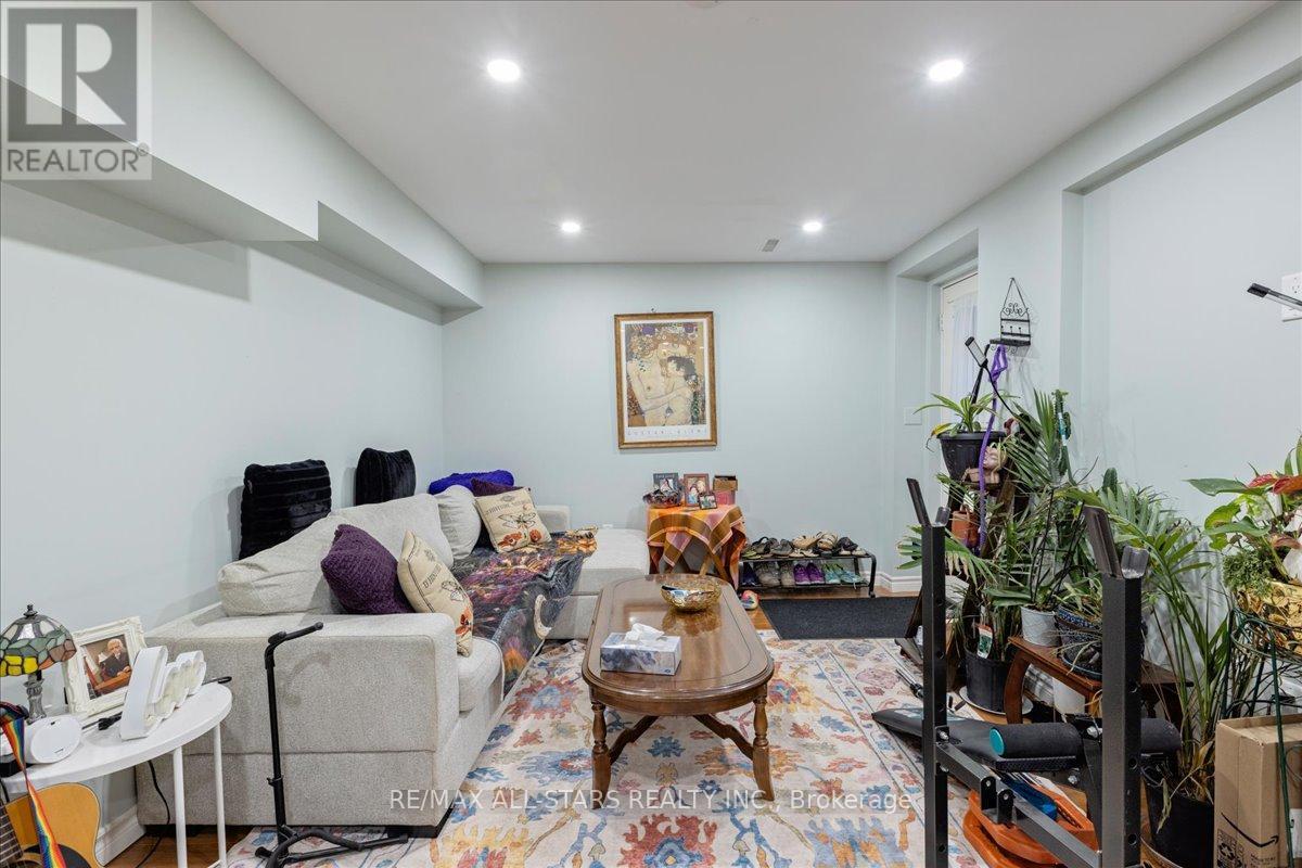 40 Chartwell Crescent, Georgina, Ontario  L4P 3N8 - Photo 30 - N12970540