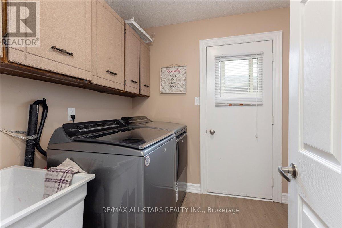 40 Chartwell Crescent, Georgina, Ontario  L4P 3N8 - Photo 9 - N12970540