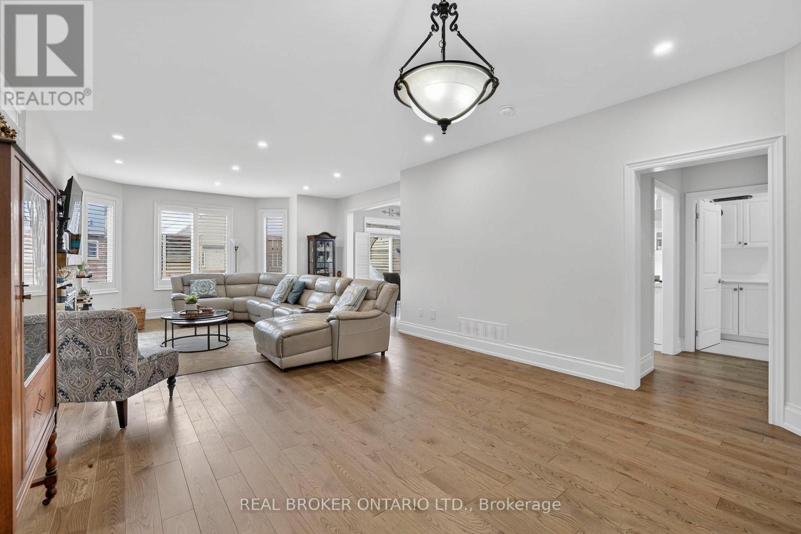 20 Don Rose Boulevard, East Gwillimbury (Mt Albert), Ontario  L0G 1M0 - Photo 11 - N12970550