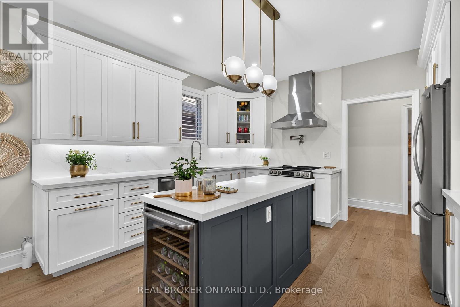 20 Don Rose Boulevard, East Gwillimbury (Mt Albert), Ontario  L0G 1M0 - Photo 3 - N12970550