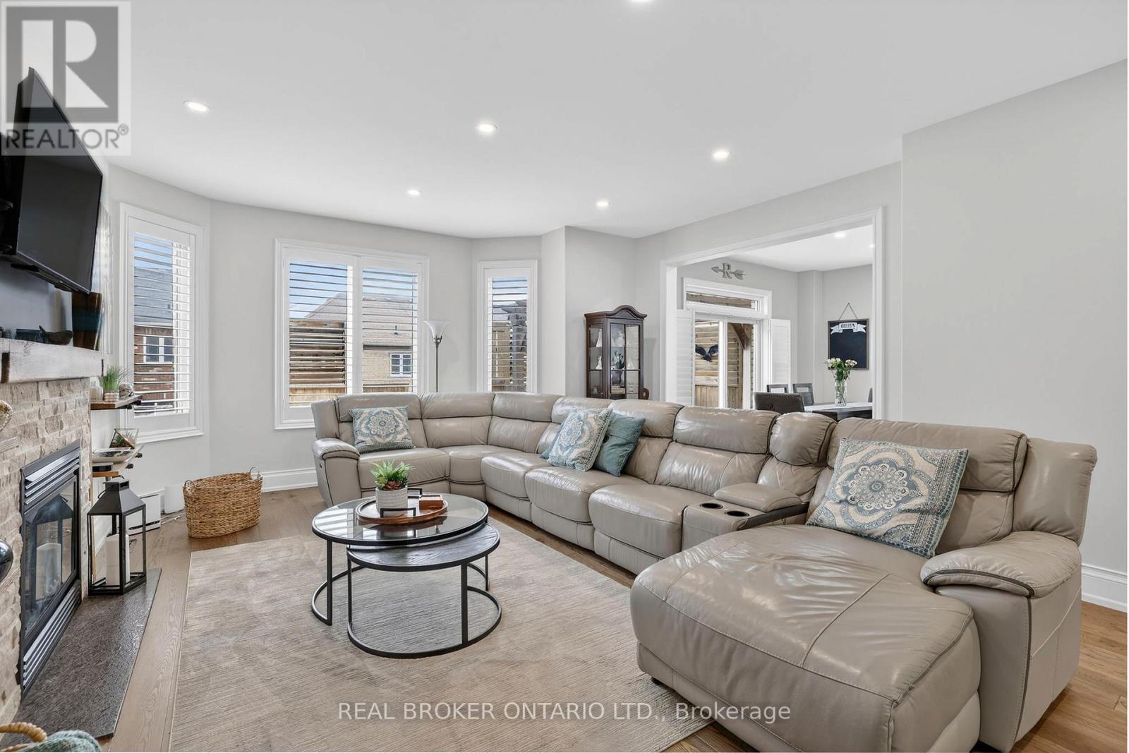 20 Don Rose Boulevard, East Gwillimbury (Mt Albert), Ontario  L0G 1M0 - Photo 9 - N12970550