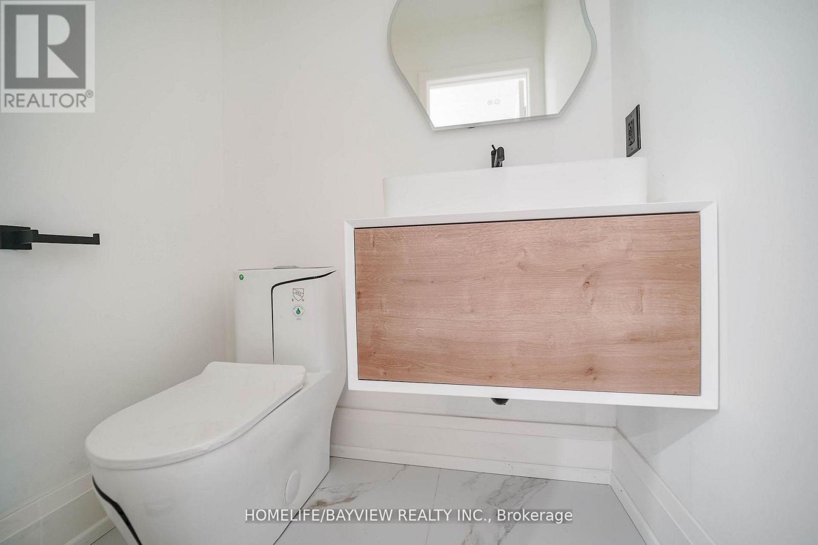 39 Shaftsbury(Main Fl) Avenue, Richmond Hill, Ontario  L4C 9K3 - Photo 13 - N12970604