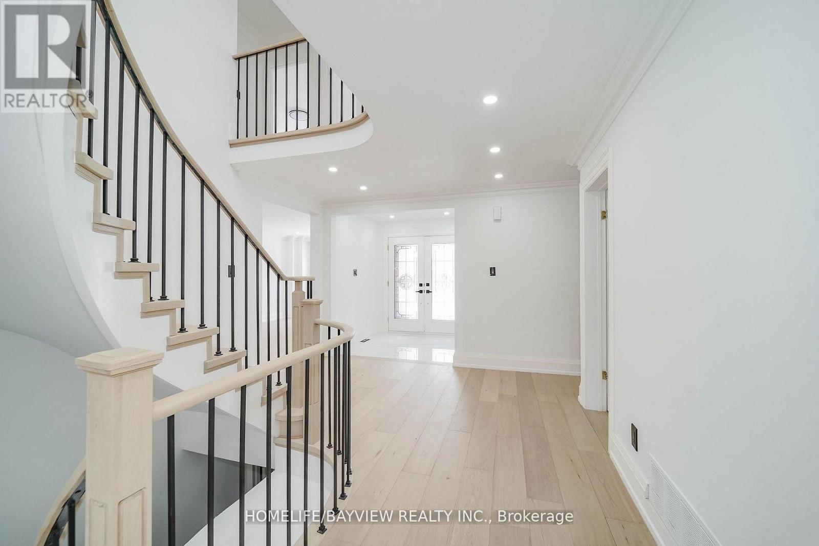 39 Shaftsbury(Main Fl) Avenue, Richmond Hill, Ontario  L4C 9K3 - Photo 14 - N12970604