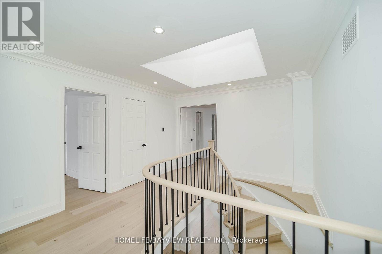 39 Shaftsbury(Main Fl) Avenue, Richmond Hill, Ontario  L4C 9K3 - Photo 15 - N12970604