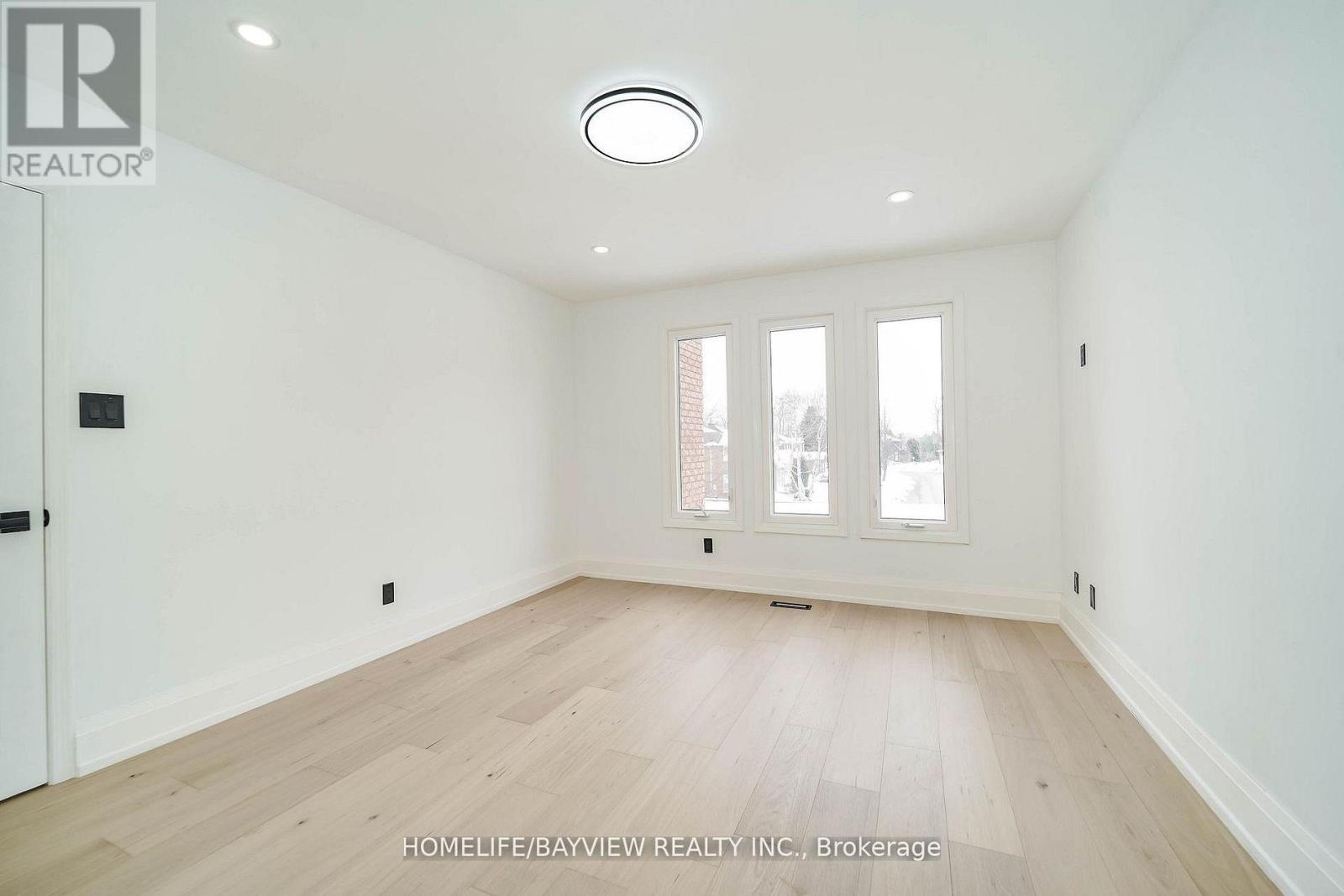 39 Shaftsbury(Main Fl) Avenue, Richmond Hill, Ontario  L4C 9K3 - Photo 19 - N12970604