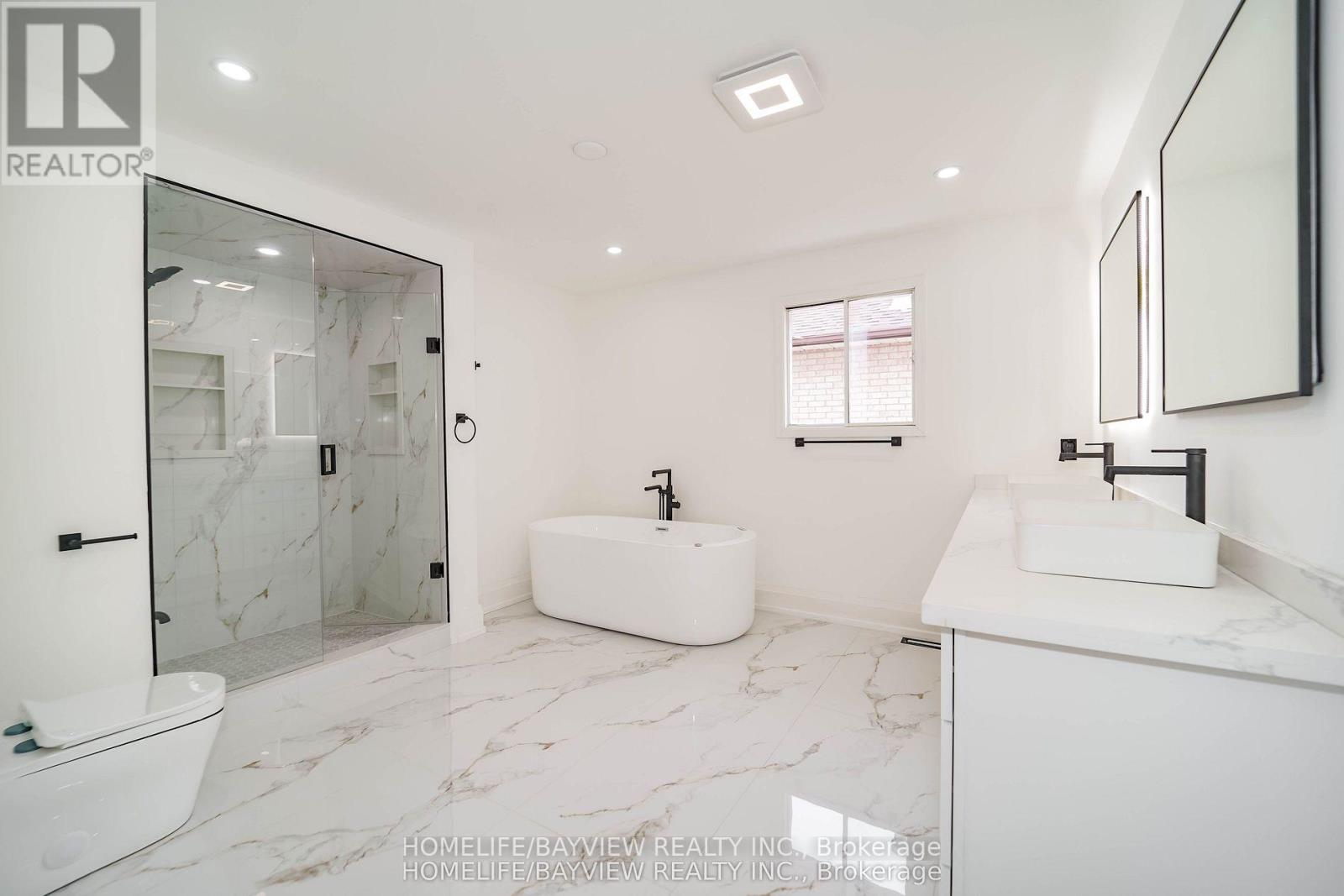 39 Shaftsbury(Main Fl) Avenue, Richmond Hill, Ontario  L4C 9K3 - Photo 24 - N12970604