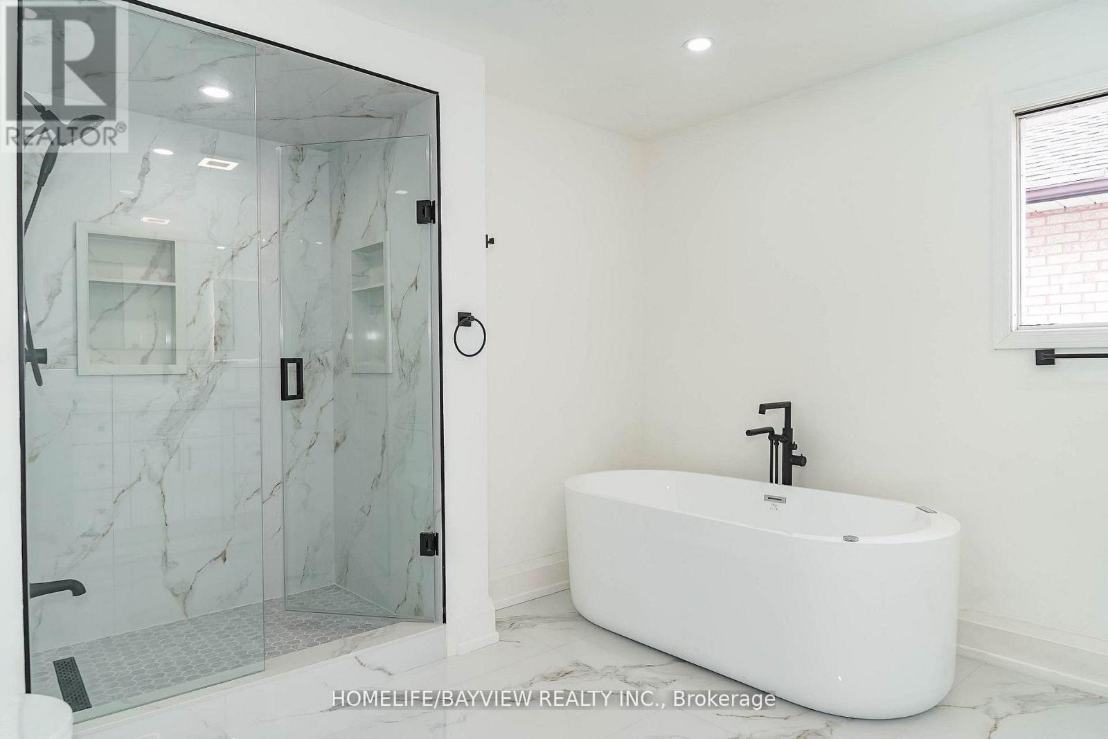 39 Shaftsbury(Main Fl) Avenue, Richmond Hill, Ontario  L4C 9K3 - Photo 25 - N12970604