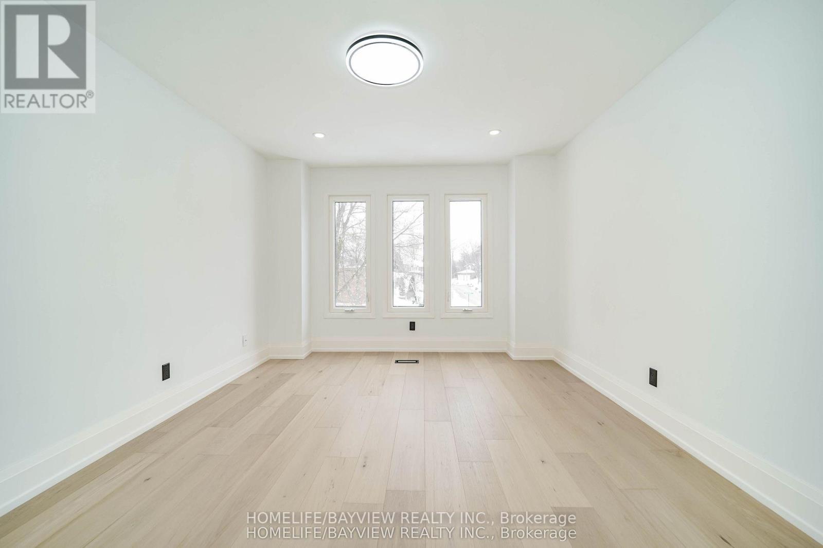 39 Shaftsbury(Main Fl) Avenue, Richmond Hill, Ontario  L4C 9K3 - Photo 3 - N12970604