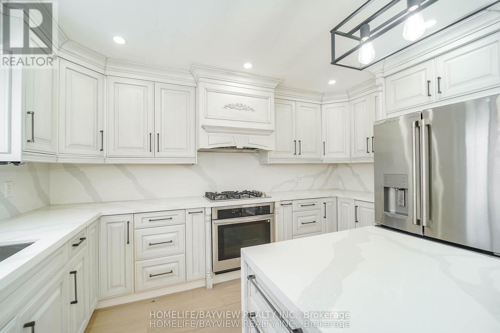 39 Shaftsbury(Main Fl) Avenue, Richmond Hill, Ontario  L4C 9K3 - Photo 8 - N12970604