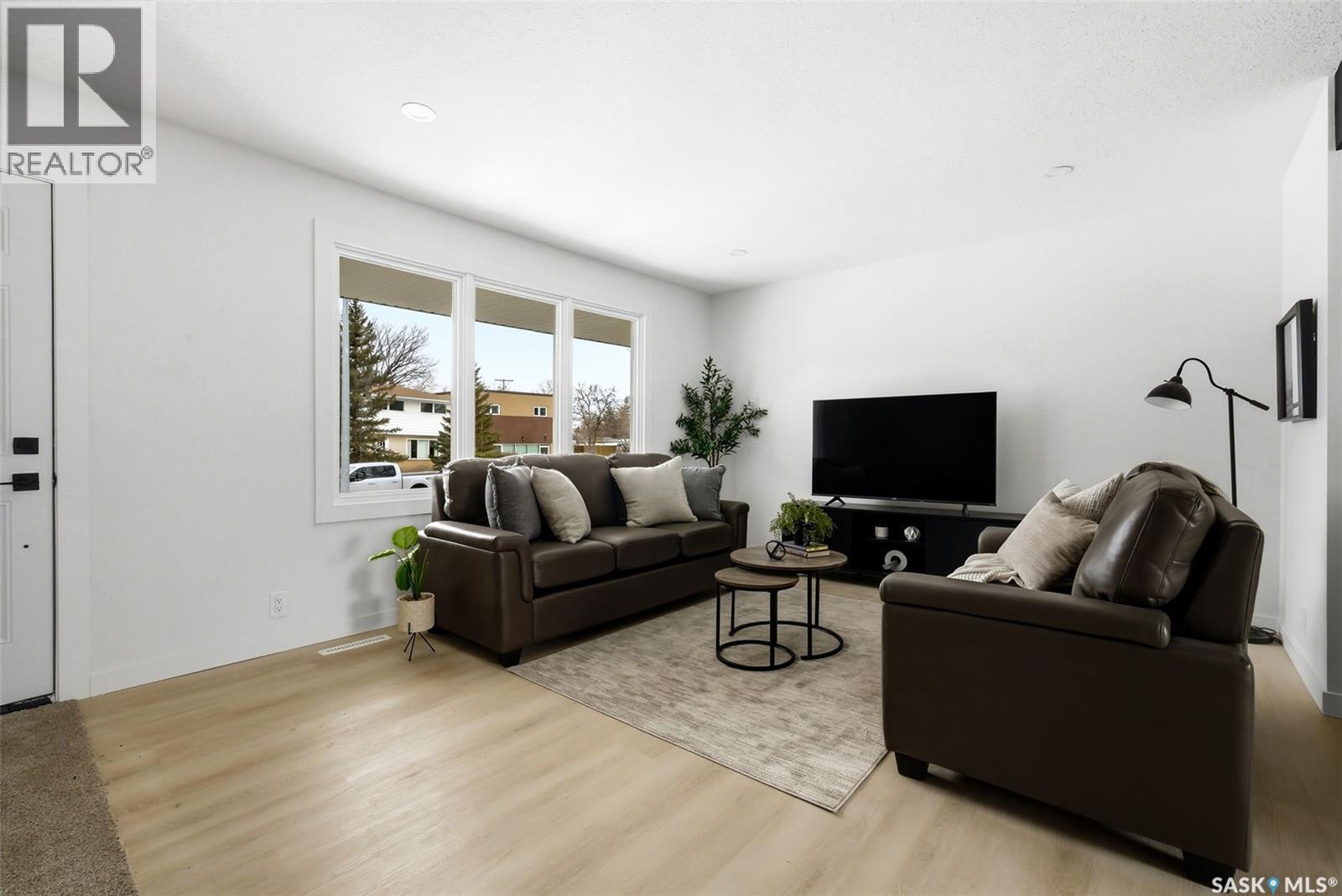 809 Horace Street, Regina, Saskatchewan  S4T 5K9 - Photo 2 - SK032346