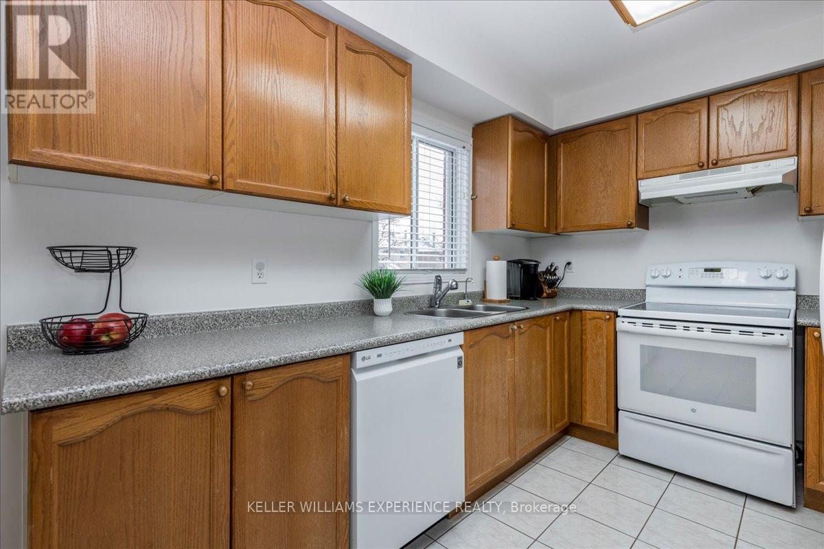 132 James Street, Barrie (Ardagh), Ontario  L4N 6X9 - Photo 11 - S12970442