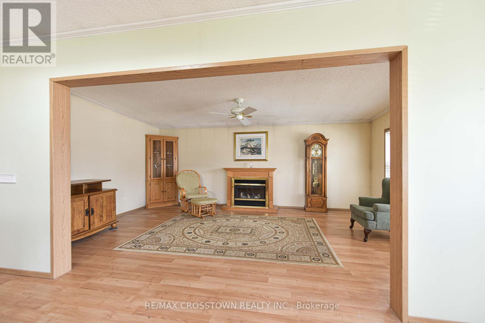 4101 Wesley Street, Severn, Ontario  L3V 0V4 - Photo 9 - S12970538