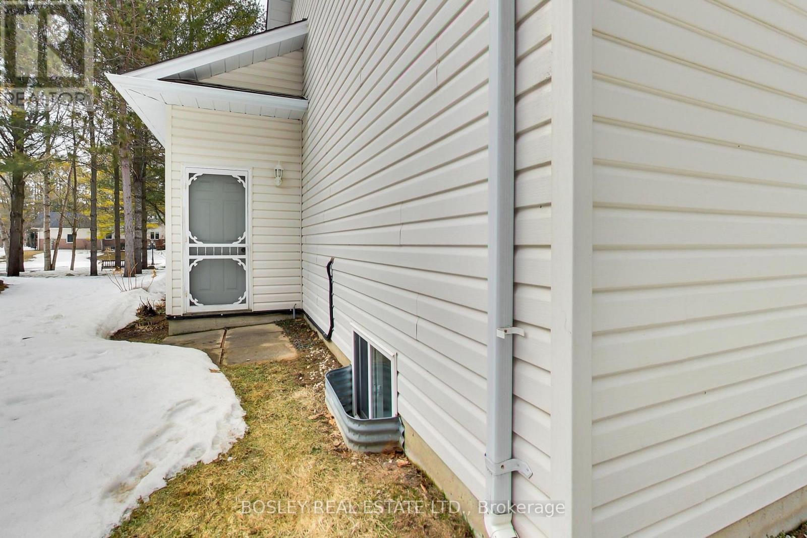 39 Martyn Drive, Wasaga Beach, Ontario  L9Z 1N6 - Photo 16 - S12970570