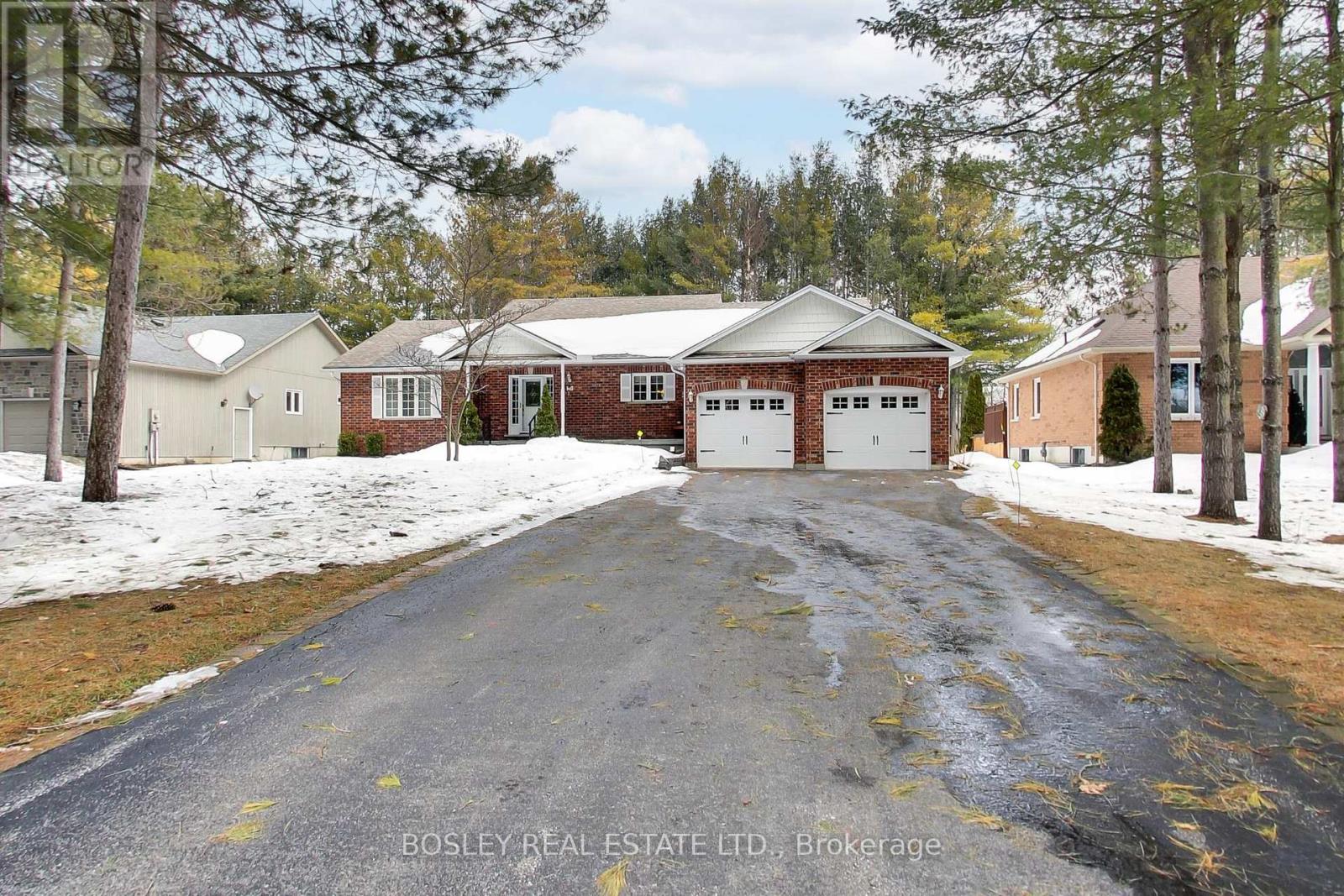 39 Martyn Drive, Wasaga Beach, Ontario  L9Z 1N6 - Photo 2 - S12970570