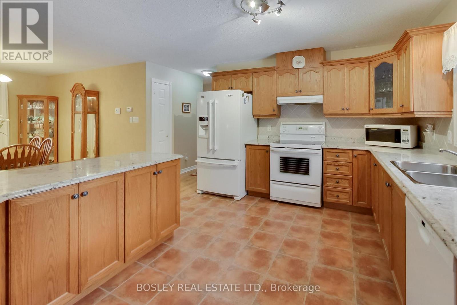 39 Martyn Drive, Wasaga Beach, Ontario  L9Z 1N6 - Photo 25 - S12970570