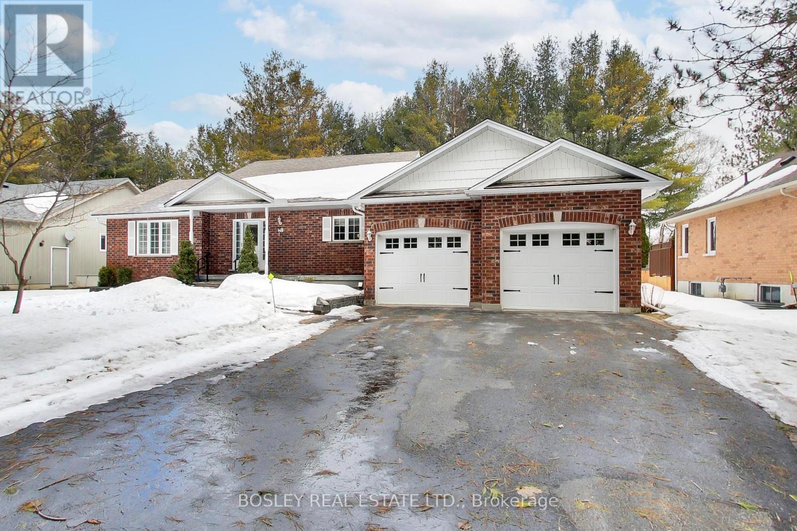 39 Martyn Drive, Wasaga Beach, Ontario  L9Z 1N6 - Photo 3 - S12970570