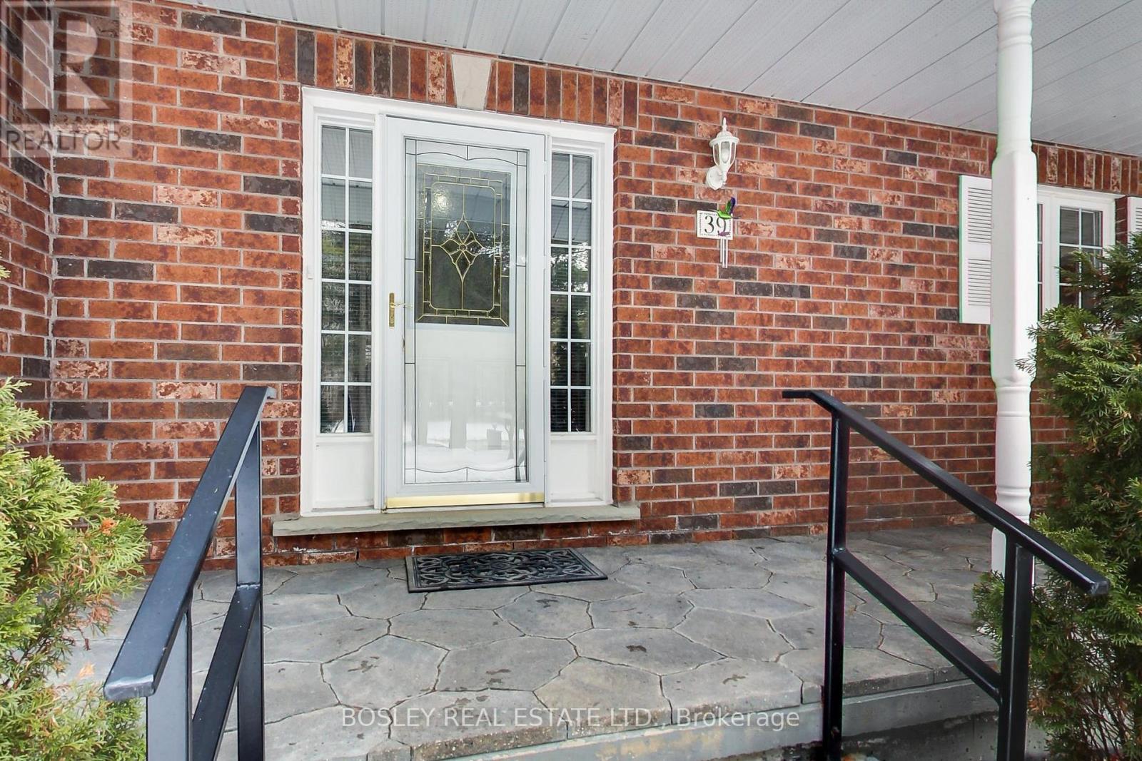 39 Martyn Drive, Wasaga Beach, Ontario  L9Z 1N6 - Photo 7 - S12970570