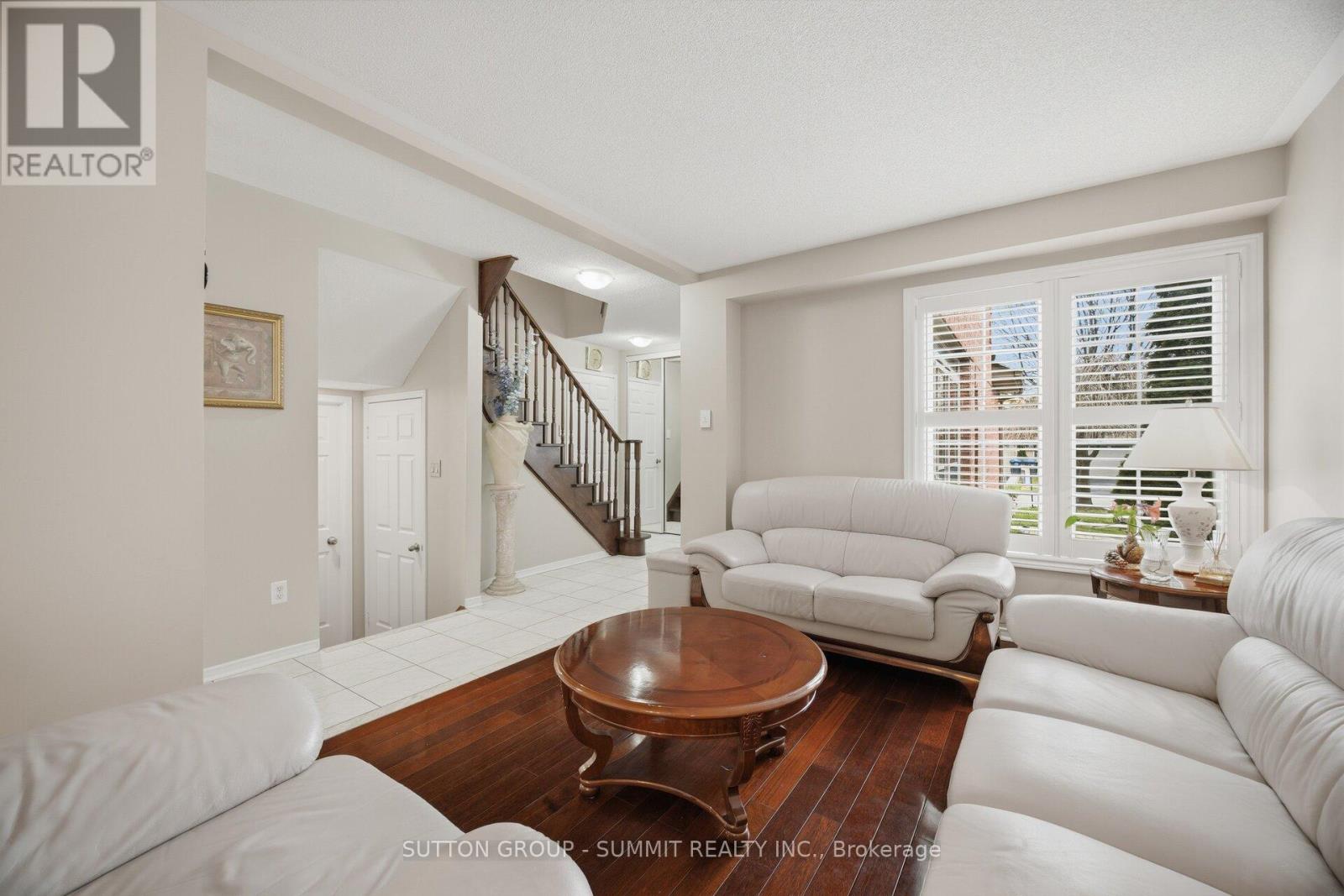 5387 Flatford Road, Mississauga, Ontario  L5V 1Y6 - Photo 3 - W12970286