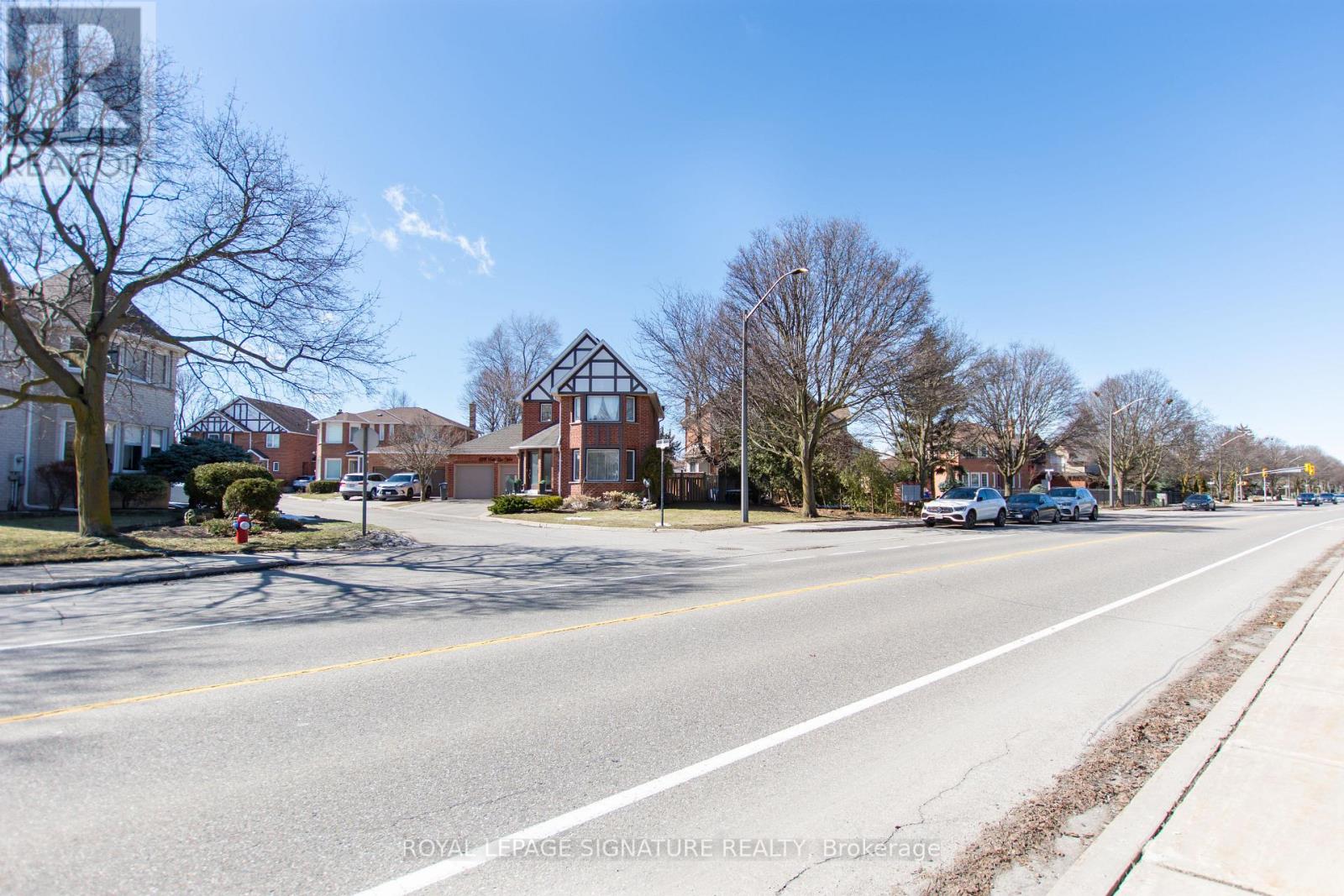 6141 Tenth Line W, Mississauga, Ontario  L5N 5S9 - Photo 4 - W12970306