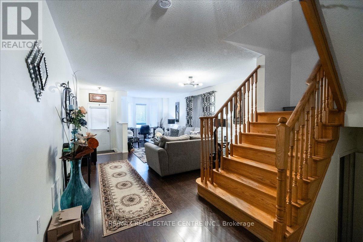 523 Nairn Circle, Milton, Ontario  L9T 8A5 - Photo 13 - W12970348